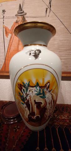 Porcelain vase - Salvador Dalí